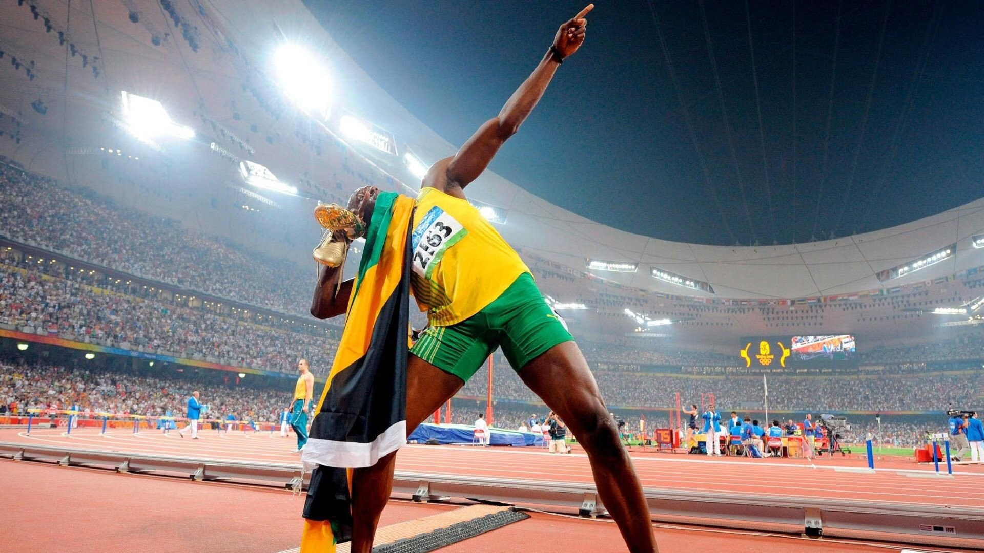 奥亚尔萨瓦尔的终场绝杀，当足球与F1在命运拐点共振